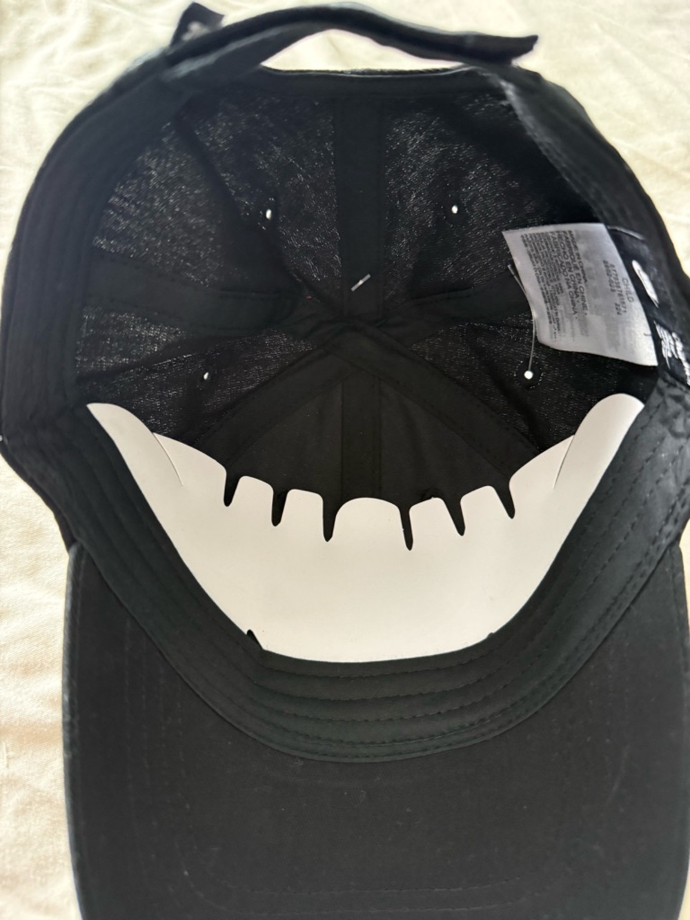 Nike Black Hat with White Tag and Swoosh - Picture 2 of 4